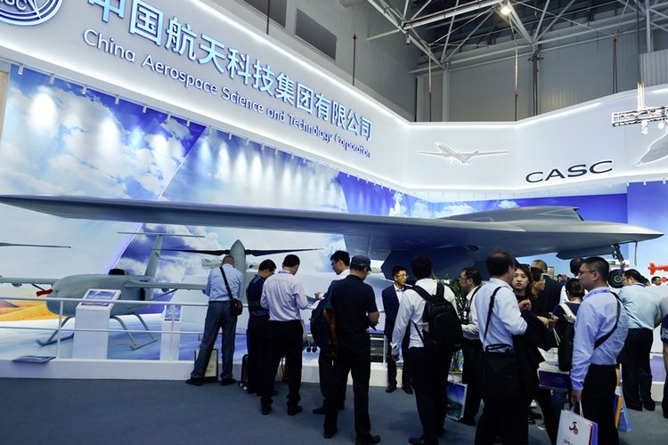 Wujud drone siluman CH-7 yang ditampilkan dalam ajang pameran kedirgantaraan Airshow China 2018 di kota Zhuhai.