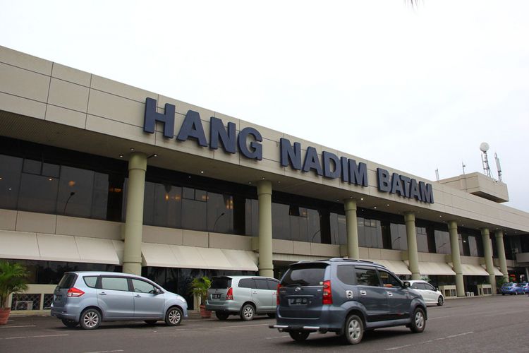 Bandara Hang Nadim Batam meniadakan penerbangan rute Batam-Bali. Namun, penumpang yang memiliki tiket Batam-Bali bisa menjadwal ulang perjalanannya atau mengubah rute sesuai tarif yang berlaku.