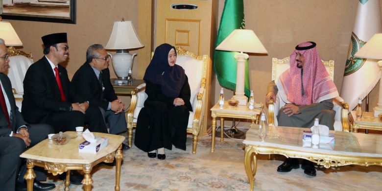 Menko PMK Puan Maharani ketika beraudiensi dengan Menteri Garda Nasional Kerajaan Arab Saudi, Pangeran Khalid Bin Abdulaziz Bin Ayyaf Al Muqrin, di Riyadh, Arab Saudi, Rabu (19/12/2018).