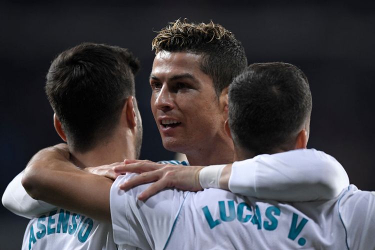 Cristiano Ronaldo, Lucas Vazquez, dan Marco Asensio merayakan gol Real Madrid ke gawang Real Sociedad pada pertandingan La Liga di Stadion Santiago Bernabeu, Sabtu (10/2/2018).