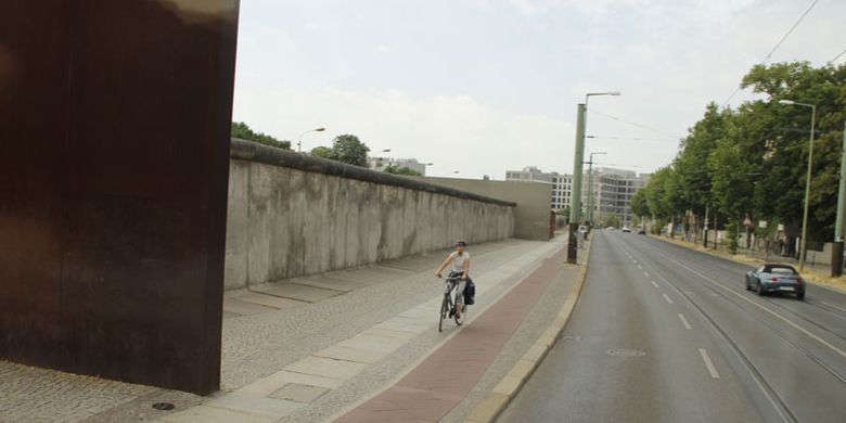 Tembok Berlin di Jerman, Rabu (21/6/2018), memiliki daya tarik menyedot wisatawan.