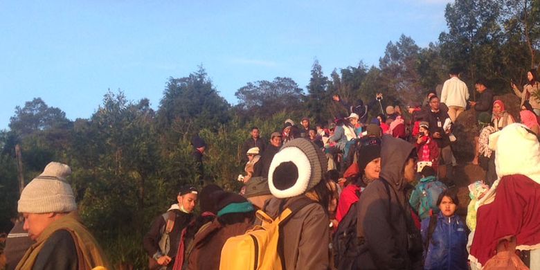 Bukit Sikunir, di Desa Sembungan, Kecamatan Kejajar, Kabupaten Wonosobo, Jawa Tengah menjadi destinasi favorit wisatawan, Selasa (20/3/2018).