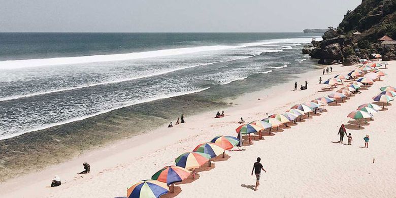 Pantai Pok Tunggal di Gunungkidul, DI Yogyakarta.