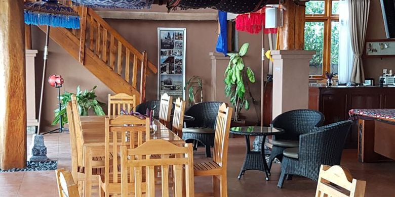 

Hotel Mario berada di Pantai Kita Mananga Aba, Desa Ramadana, Kecamatan Loura, Kabupaten Sumba Barat Daya, Nusa Tenggara Timur, Sabtu (2/6/2018).(KOMPAS.com/SIGIRANUS MARUTHO BERE) 