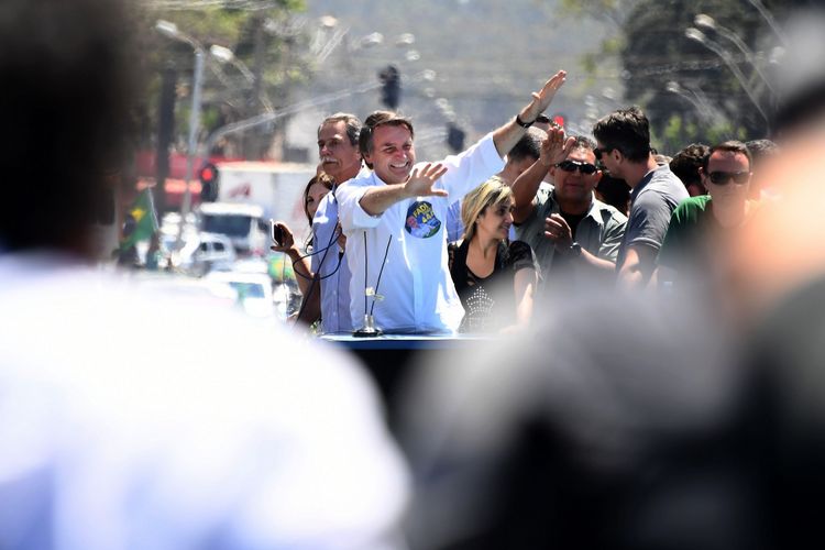 Kandidat Presiden Brasil, Jair Bolsonaro, saat kampanye di Distrik Ceilandia di Brasilia, Brasil, Rabu (5/9/2018). 