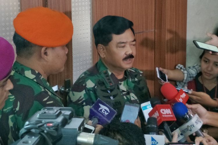 Panglima TNI Marsekal Hadi Tjahjanto saat ditemui di gedung Nusantara II, Kompleks Parlemen, Senayan, Jakarta, Senin (29/1/2018).
