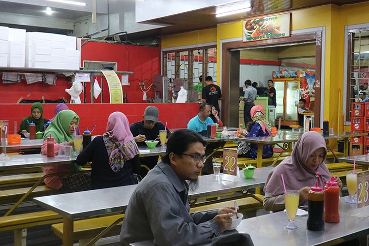 Gerai Bakso Sony di Jalan Wolter Monginsidi, Bandar Lampung