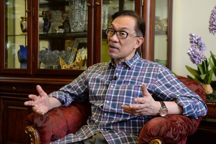 Anwar Ibrahim (70), saat diwawancarai di kediamannya di Kuala Lumpur, Kamis (17/5/2018).