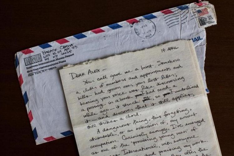 Foto surat Barrack Obama muda yang ditulis untuk kekasihnya semasa kuliah Alexandra McNear.