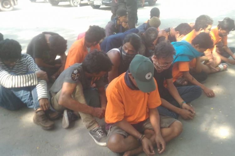 Polisi menahan 45 tersangka pelaku penjarahan fasilitas umum di Palu, Sulawesi Tengah.