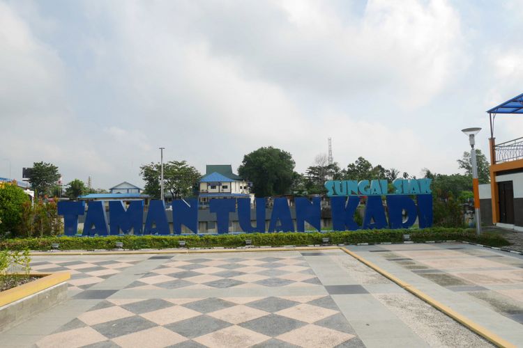 Taman Sultan Siak yang berada di sekitar Rumah Singgah Sultan Siak di Kampung Bandar, Kecamatan Senapelan, Kota Pekanbaru, Riau, Jumat (9/3/2018). 