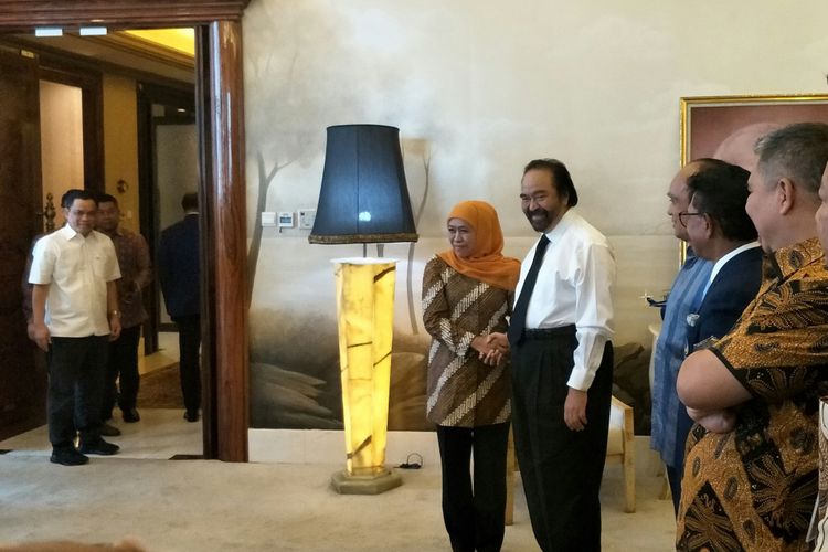 Pasangan Calon Gubernur dan Wakil Gubernur Jawa Timur Khofifah Indar Parawansa dan Emil Dardak menyambangi Kantor DPP Partai Nasdem, Jakarta, Senin (9/7/2018).