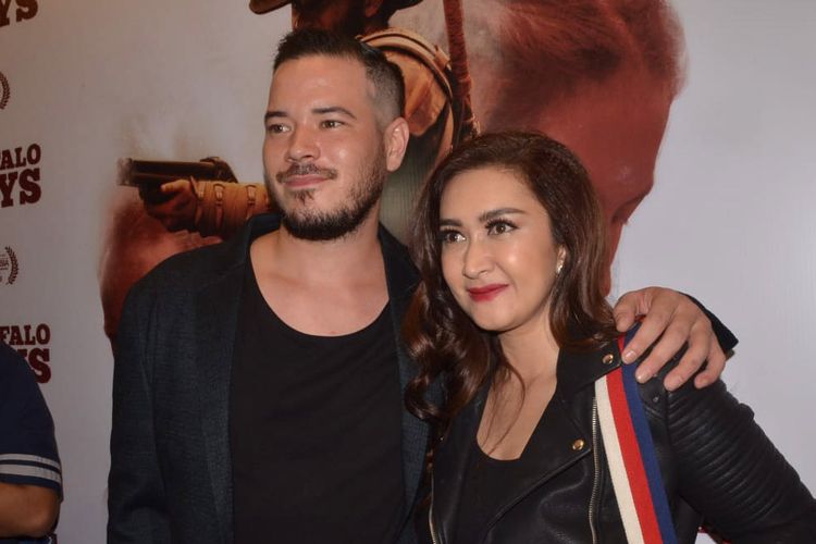 Artis peran Zack Lee dan mantan istrinya, Nafa Urbach dalam gala premiere film Buffalo Boys di CGV Grand Indonesia, Tanah Abang, Jakarta Pusat, Rabu (18/7/2018). 