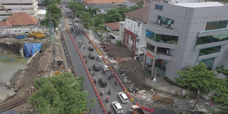 Jalan Raya Gubeng, Surabaya, terpantau ramai lancar setelah akses jalan bisa digunakan kembali dan resmi dibuka pada Kamis (27/12/2018) petang pukul 18.00 WIB.