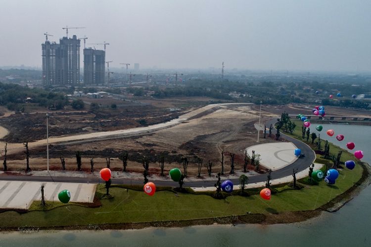 Foto udara kawasan Central Park di kawasan Kota Baru Meikarta, Cikarang, Bekasi, Jawa Barat, Senin (4/9/2017). Meikarta telah membangun central park, yakni sebuah taman terbuka hijau seluas 100 hektar. Taman ini memiliki berbagai tanaman, lengkap dengan kebun binatang mini hingga jogging track.