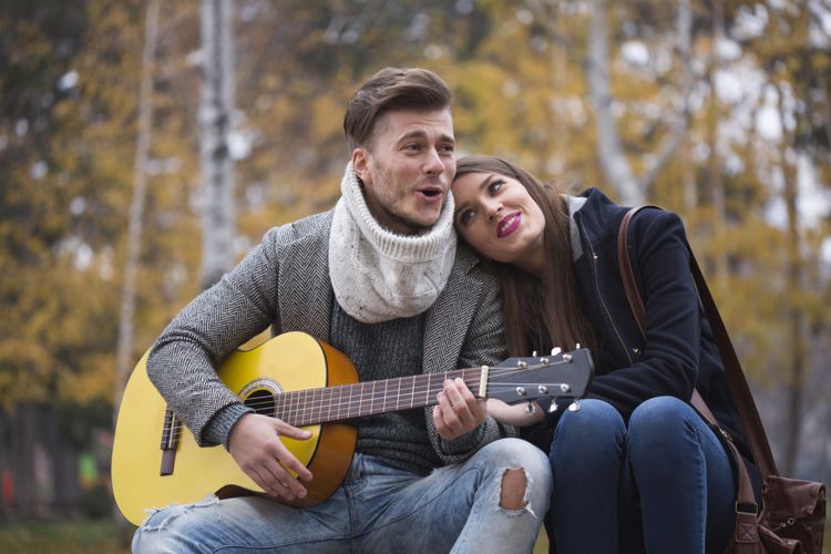 Ilustrasi pasangan bernyanyi