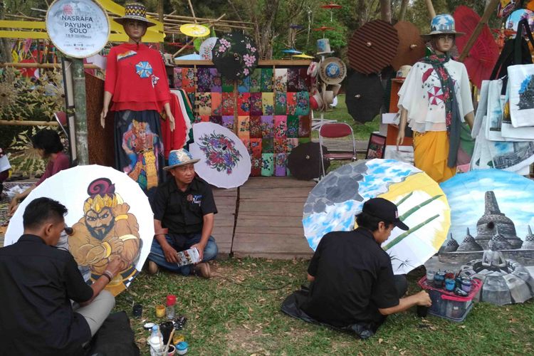 Festival Payung Indonesia ke-5 di Taman Lumbini Candi Borobudur, Magelang, Jawa Tengah, 7-9 September 2018.