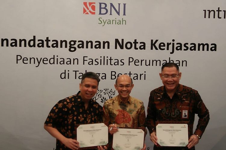 Tiga perusahaan, yaitu PT Intiland Development Tbk, Grab Indonesia, dan BNI Syariah, menjalin kolaborasi strategis penyediaan dan pembiayaan rumah murah untuk pengemudi Grab. Kerja sama itu ditandatangani pada Rabu (8/8/2018).