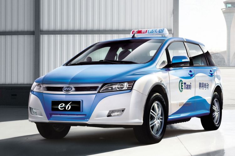 Puluhan Mobil  Listrik  Blue  Bird  Sudah Uji Tipe