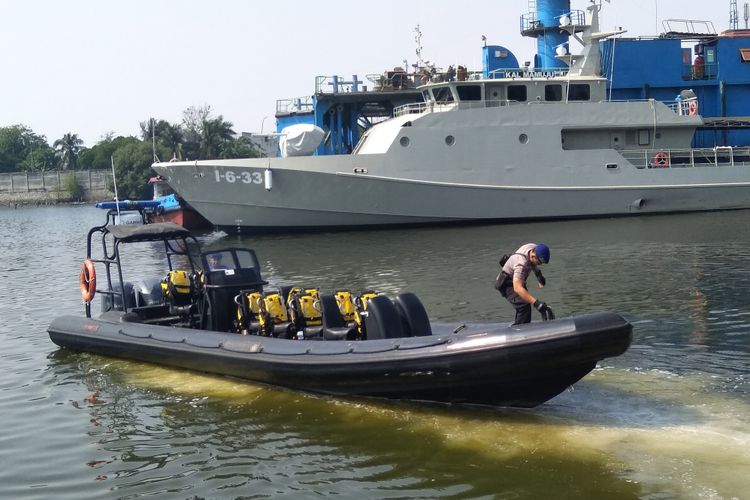 Ditpolair Polri gelar patroli cari buaya muara di Pondok Dayung dan Ancol, Minggu (17/6/2018)