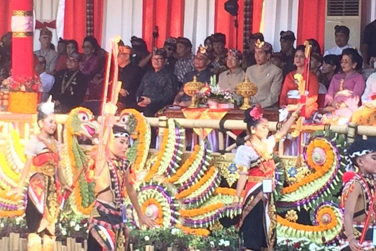 Presiden Jokowi saat membuka pekan kesenian Bali ke 41 di Denpasar pada Sabtu (15/6/2019)