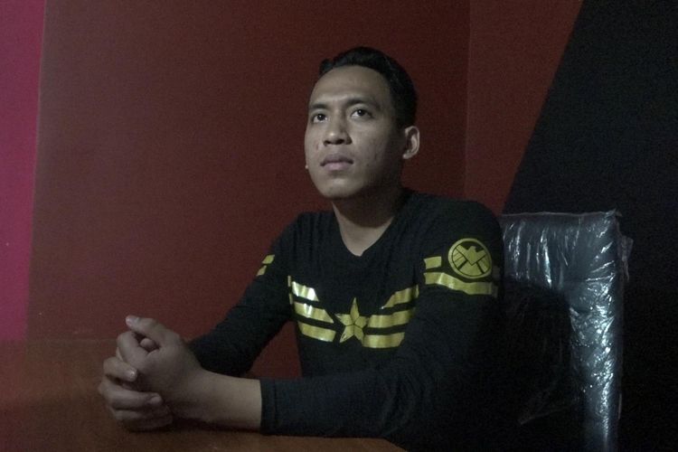 Kanit I Resmob Polres Bone, Sulawesi Selatan tengah memaparkan kronologis penangkapan pelaku pembunuhan terhadap seorang bocah di Posko Resmob Unit I Jalan Benteng, Kecamatan Watampone, Kabupaten Bone.