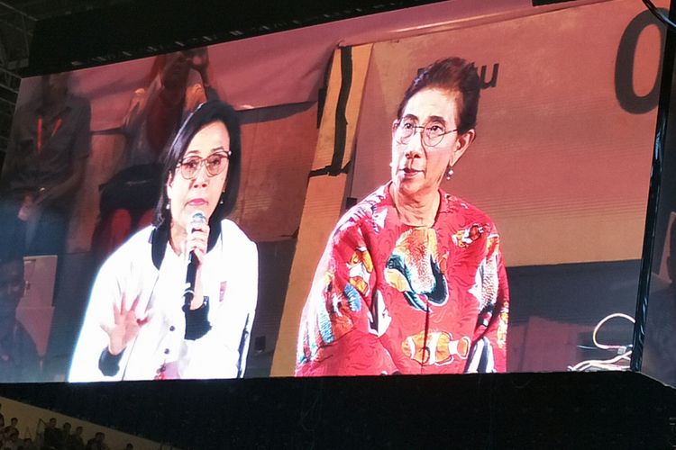 Menteri Keuangan Sri Mulyani dan Menteri Kelautan dan Perikanan Susi Pudjiastuti di Istora Senayan, Jakarta, Minggu (18/8/2019)