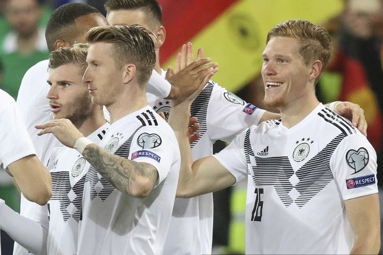 Para pemain timnas Jerman merayakan gol Marcel Halstenberg pada pertandingan Irlandia Utara vs Jerman dalam kualifikasi Euro 2020 di Windsor Park, 9 September 2019. 