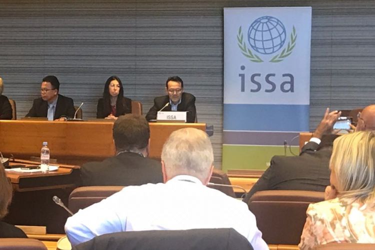 Dirut BPJS Kesehatan, Fachmi Idris (di depan, paling kanan), saat berbicara di forum tahunan International Social Security Association (ISSA) di Geneva Swiss, Senin (27/8/2018)