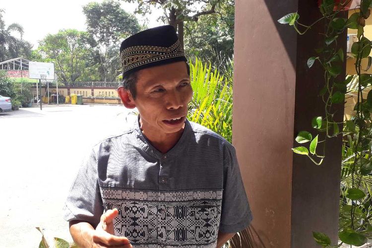 Ketua Dewan Komite SD Negeri Pondok Pucung 02, Tangerang Selatan, Suryadi menampik adanya pungutan liar di sekolah tersebut.