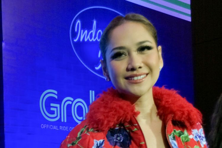 Bunga Citra Lestari (BCL), sebagai juri Indonesian Idol 2018 atau Season 9, dalam jumpa pers kontes nyanyi itu di MNC Studios, Kebon Jeruk, Jakarta Barat, Selasa (13/12/2017).