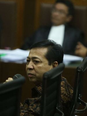Ketua DPR Setya Novanto saat bersaksi di persidangan kasus dugaan korupsi e-KTP, di Pengadilan Tipikor Jakarta, Jumat (3/11/2017). Hari ini, Novanto hadir menjadi saksi untuk terdakwa pengusaha Andi Agustinus alias Andi Narogong