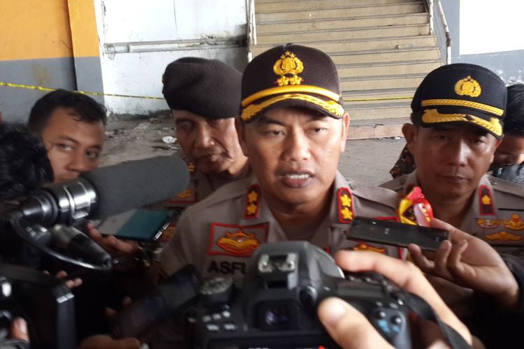 Kapolres Malang Kota AKBP Asfuri saat meninjau TKP penemuan potongan tubuh wanita di lantai 2 Pasar Besar Kota Malang, Rabu (15/5/2019)