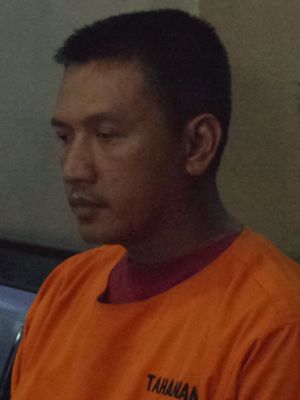 Kepala Rutan Klas IIB Purworejo, Jawa Tengah, Cahyono Adhi Satriyanto yang ditangkap BNN karena menerima aliran uang dari narapidana kasus narkotika. 