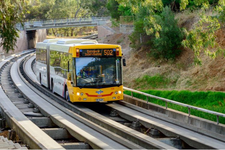 Transportasi O-Bahn di Adelaide, Australia.