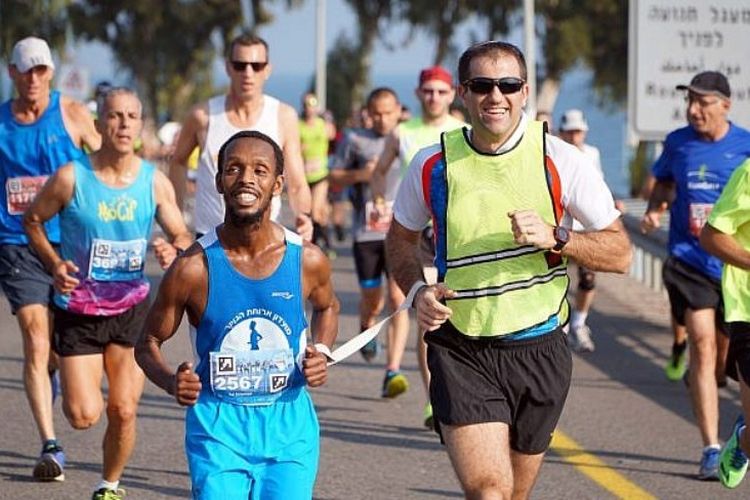 Pelari marathon buta Israel, Avi Solomon