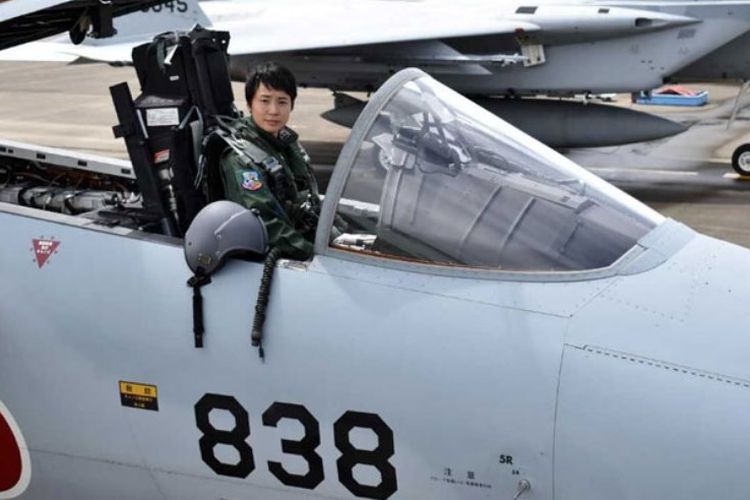 Misa Matsushima (26) perempuan Jepang pertama yang lulus pelatihan pilot jet tempur F-15 dan akan menjadi pilot pesawat tempur pertama di Pasukan Bela Diri Udara Jepang.