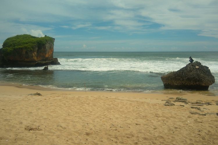Pantai Ngrawe, Desa Kemadang, Kecamatan Tanjungsari, Gunungkidul, Yogyakarta, Salah satu pantai yang diperkirakan banyak dikunjungi wisatawan saat libur Paskah, Minggu (1/4/2018) mendatang.