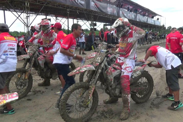 Kroser MXGP dari tim Merah Putih seusai mencoba lintasan yang berlokasi di belakang GOR Sahabudin Pangkal Pinang.