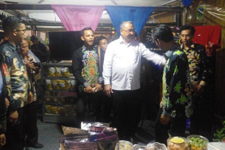 Menteri Desa dan PDT, Eko Putro Sandjojo pada pameran Festival Desa Nusantara di Kabupaten Bondowoso, Jawa Timur, Senin (16/7/2018) malam.