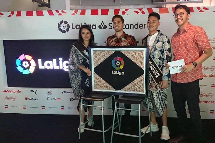 Peresmian La Liga musim 2019-2020 oleh Rodrigo Gallego, Delegate of La Liga Global Network Indonesia,  dengan memakai tema Batik Parang di Jakarta, Selasa (3/9/2019) .