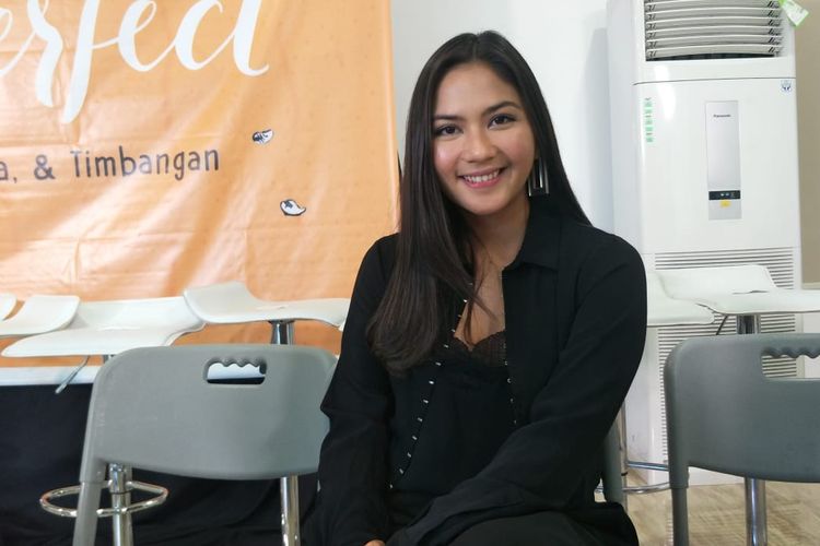 Jessica Mila dalan jumpa pers perkenalan pemain film Imperfect, di Kantor Starvision, Cempaka Putih, Jakarta Pusat, Jumat (26/7/2019).