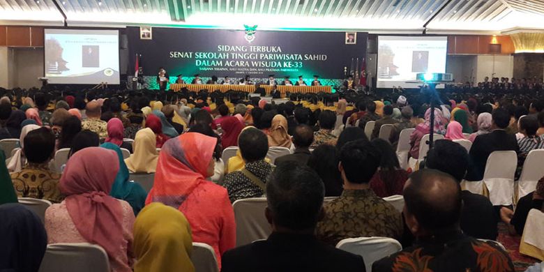 Wisuda ke-33 Sekolah Tinggi Pariwisata Sahid di Jakarta, Rabu (17/10/2018).