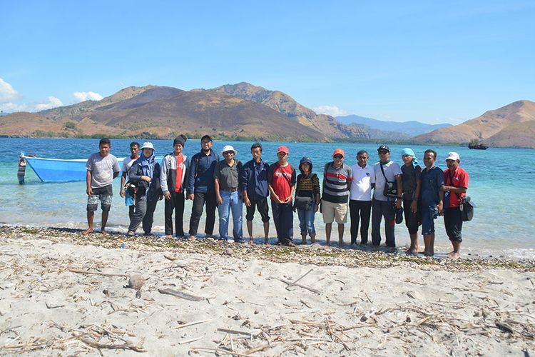 Menjelajahi Pantai Pasir Putih Pulau Kinde Di Nagekeo Flores