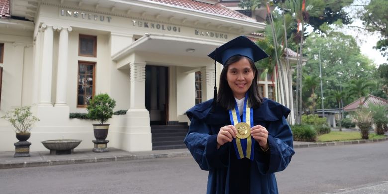 Agustina Monalisa Tangapo meraih gelar dokter melalui penelitian tentang Ubi Cilembu.