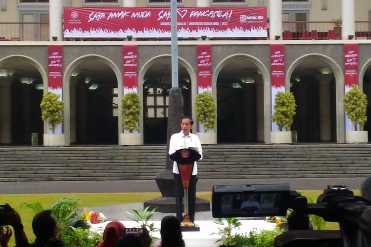 Presiden Joko Widodo berpidato di Kongres Pancasila IX  yang diselenggarakan UGM, Gedung Balairung, Jalan Persatuan, Kabupaten Sleman, Sabtu (22/7/2017)