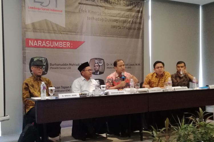 Rilis Temuan Survei Efek Kinerja Pemberantasan Korupsk terhadap Dukungan pada Jokowi di Hotel Mercure Cikini, Jakarta, Kamis (29/82/2019)