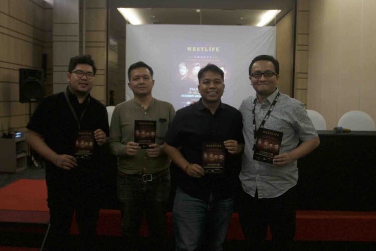 Presiden Direktur Neutron Live Asia, Rendy yang merupakan promotor acara untuk konser Westlife di Palembang, Sumatera Selatan, usai memberikan keterangan pers, Jumat (31/5/2019).
