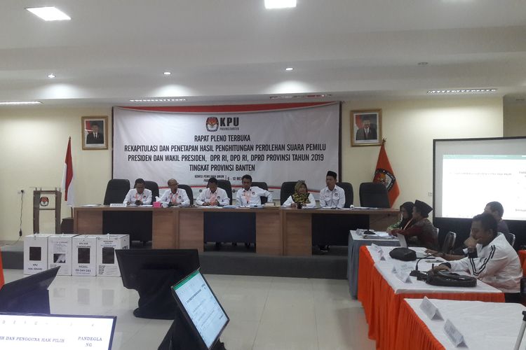 Suasana rapat pleno rekapitulasi hasil penghitungan suara tingkat Provinsi Banten di Gedung KPU Banten, Kota Serang, Rabu (8/5/2019)
