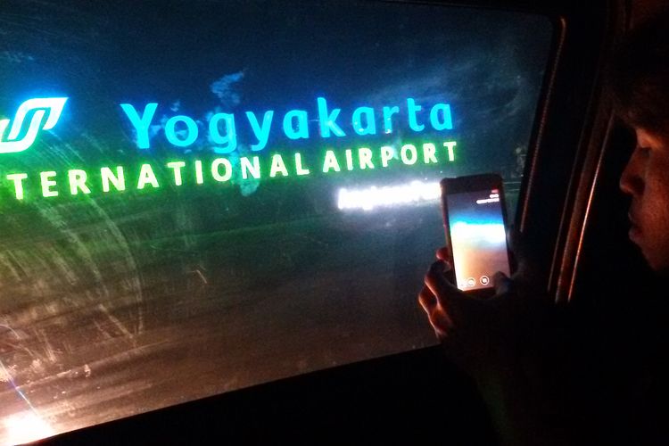 Pemprov DIY tengah menyelesaikan detail pembangunan aksesibilitas antara Bandar Udara Yogyakarta International dengan Candi Borobudur lewat jalur Bukit Menoreh.